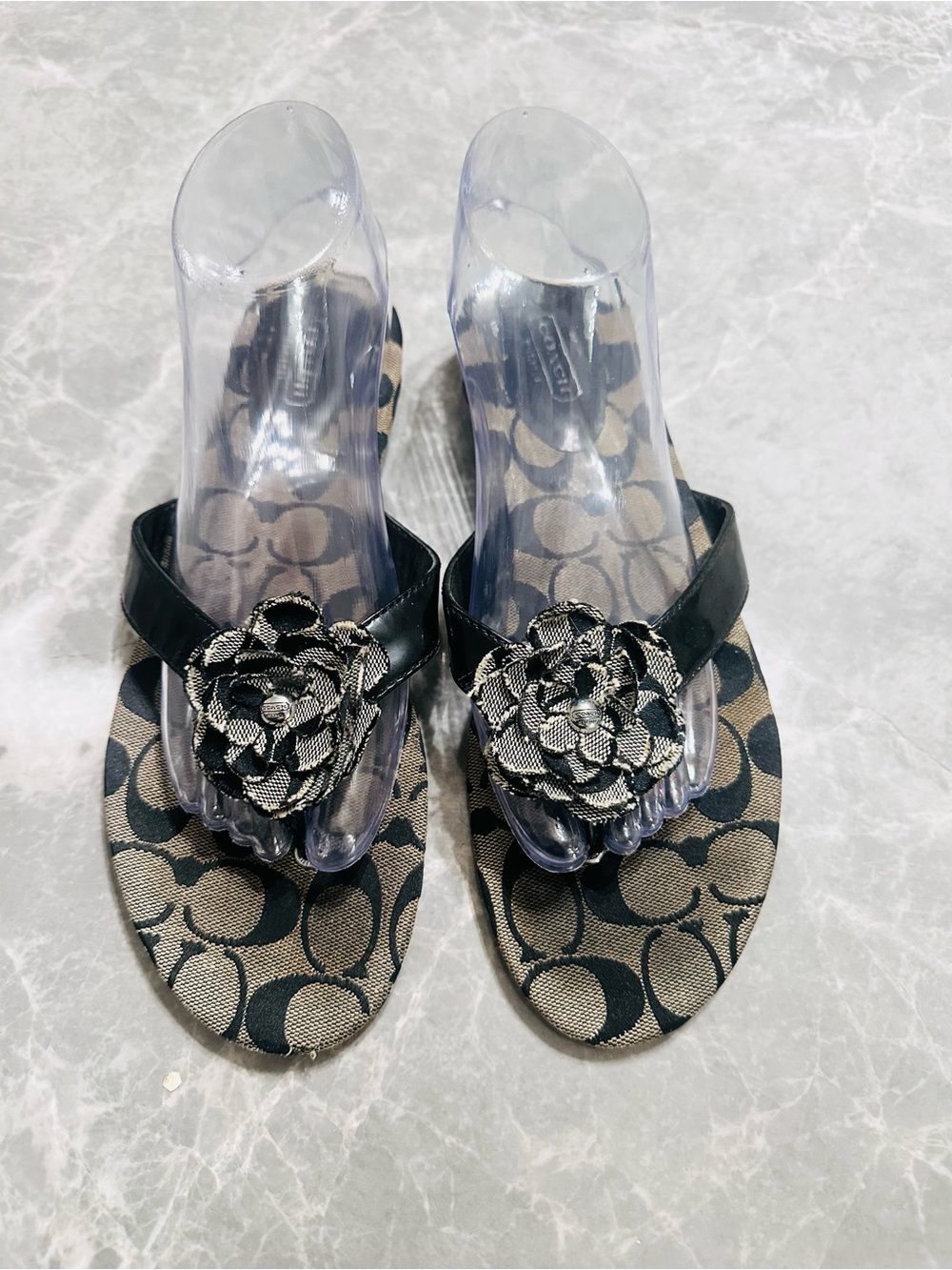 Coach Women's Sandal Thong  Flower Fabric Patent Leather 9.5B Samira  Logo